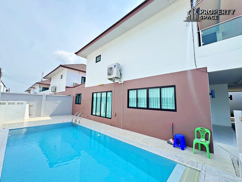 Spacious 5 Bedroom Pool Villa at Chokchai Village 9 East Pattaya Image 5