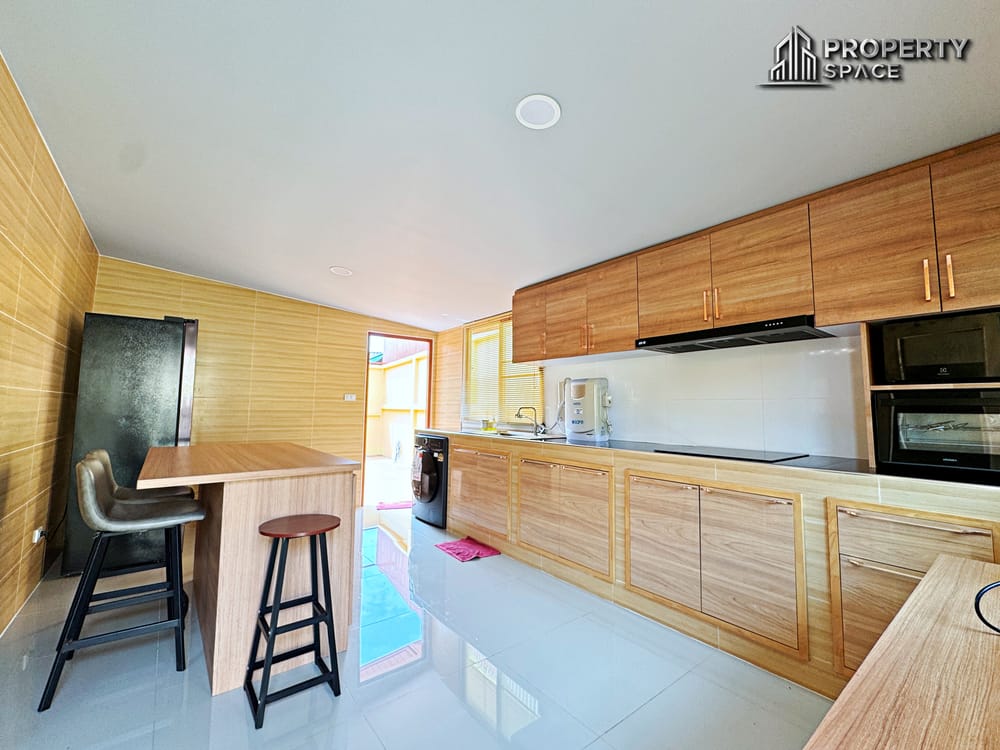 spacious-6-bedroom-pool-villa-near-jomtien-beach-for-rent-ps2734 6