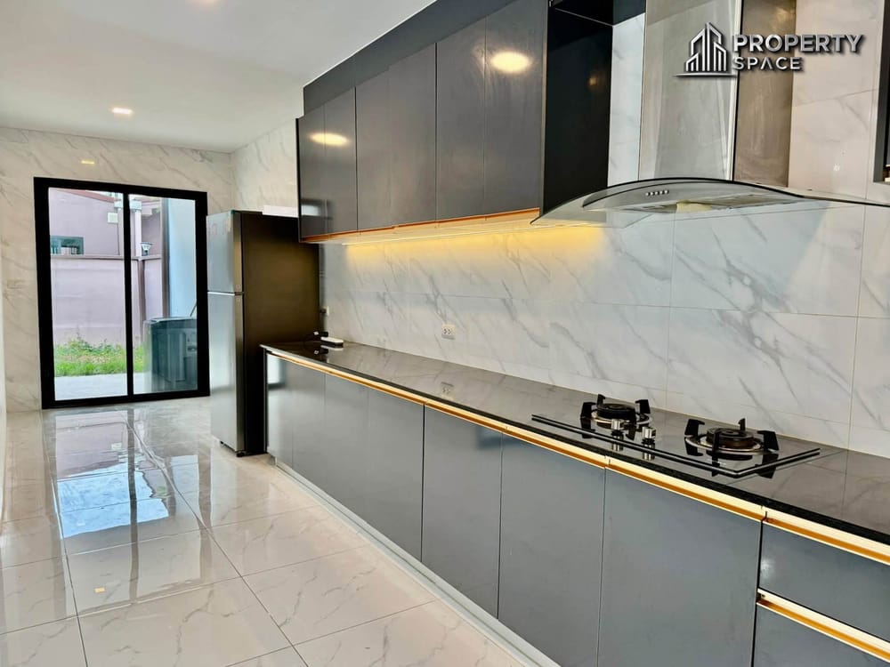 Pet-Friendly Modern 4-Bedroom Pool Villa in The Lake Huai Yai Pattaya Image 6