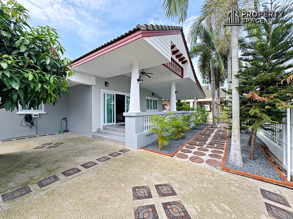Spacious 3 Bedroom House at Baan Dusit Pattaya 1 Huai Yai For Sale Image 4