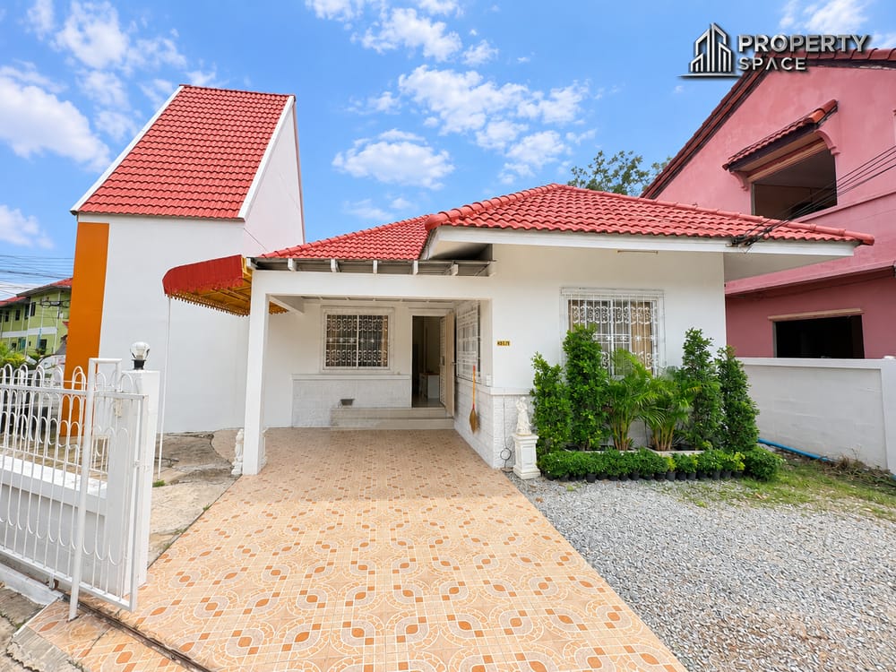 Commercial Road-Facing Property Business Space in East Pattaya Image 5