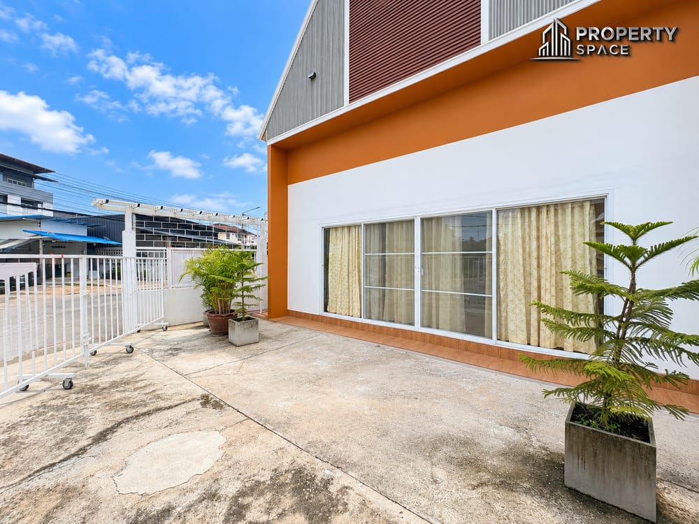 Commercial Road-Facing Property Business Space in East Pattaya Image 3