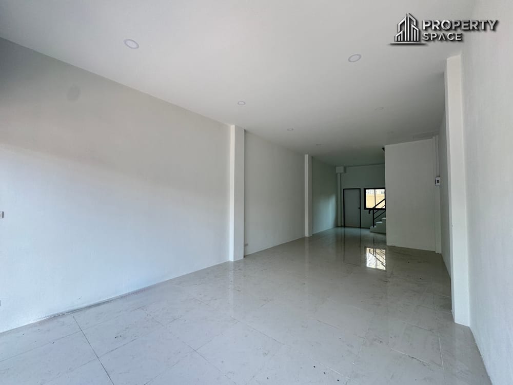 Prime Location Modern 4 Story Commercial Building in Pratumnak Soi 5 For Rent Image 3