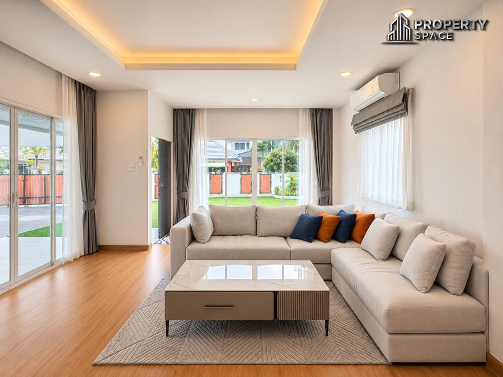 Modern New Furnishing 4 Bedroom Pool Villa at SP Village 5 Pattaya For Rent Image 6