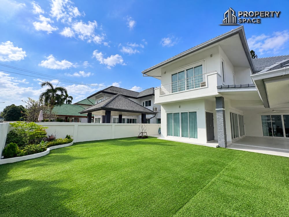 Modern New Furnishing 4 Bedroom Pool Villa at SP Village 5 Pattaya For Rent Image 3