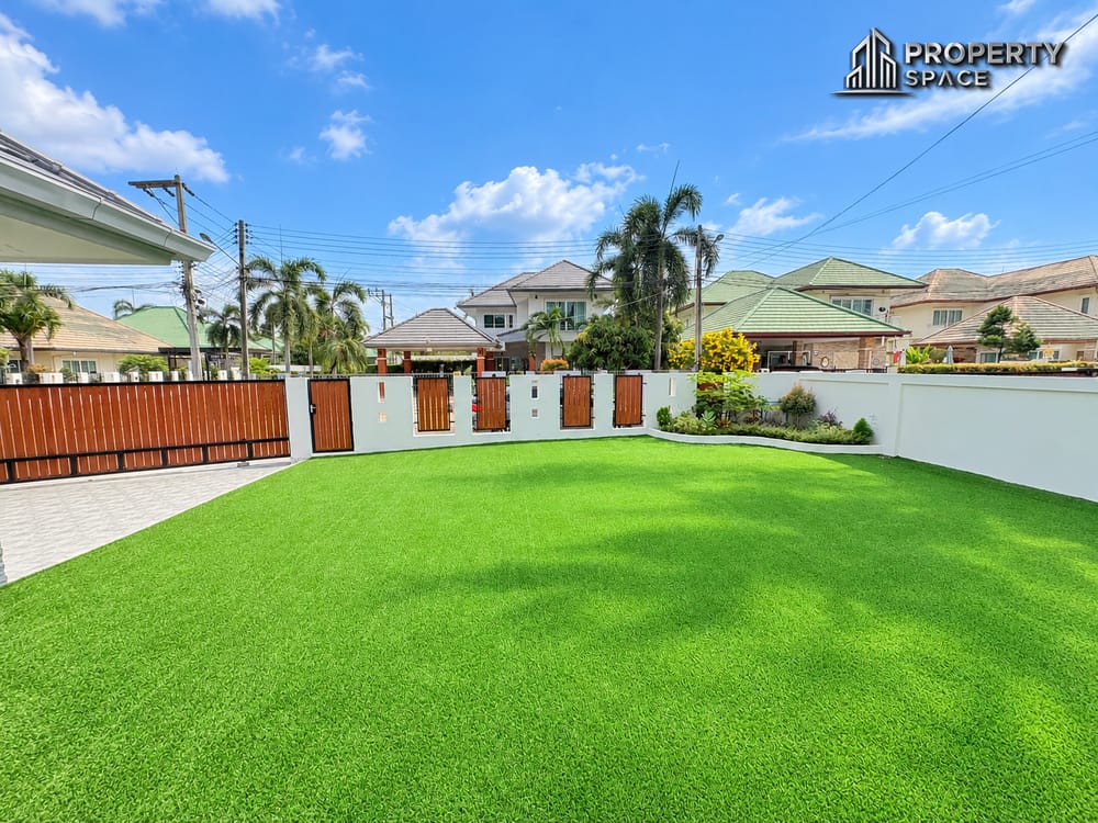 Modern New Furnishing 4 Bedroom Pool Villa at SP Village 5 Pattaya For Rent Image 4