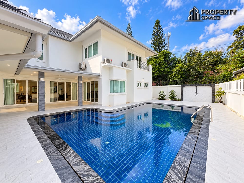 Modern New Furnishing 4 Bedroom Pool Villa at SP Village 5 Pattaya For Rent Image 1
