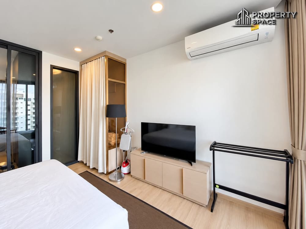 Modern (FQ) Studio Condo with City View at Edge Central Pattaya For Sale Image 4