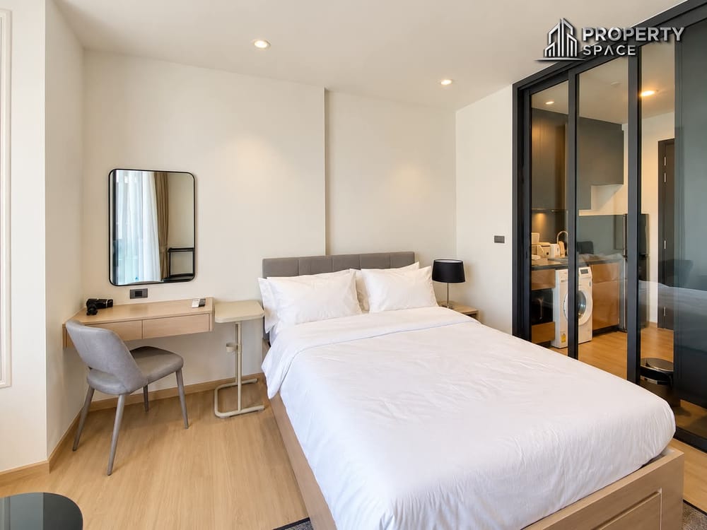 Modern (FQ) Studio Condo with City View at Edge Central Pattaya For Sale Image 3