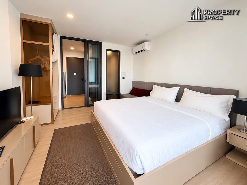 Luxury Sea View 1-Bedroom Condo for Sale in EDGE Central Pattaya Image 5
