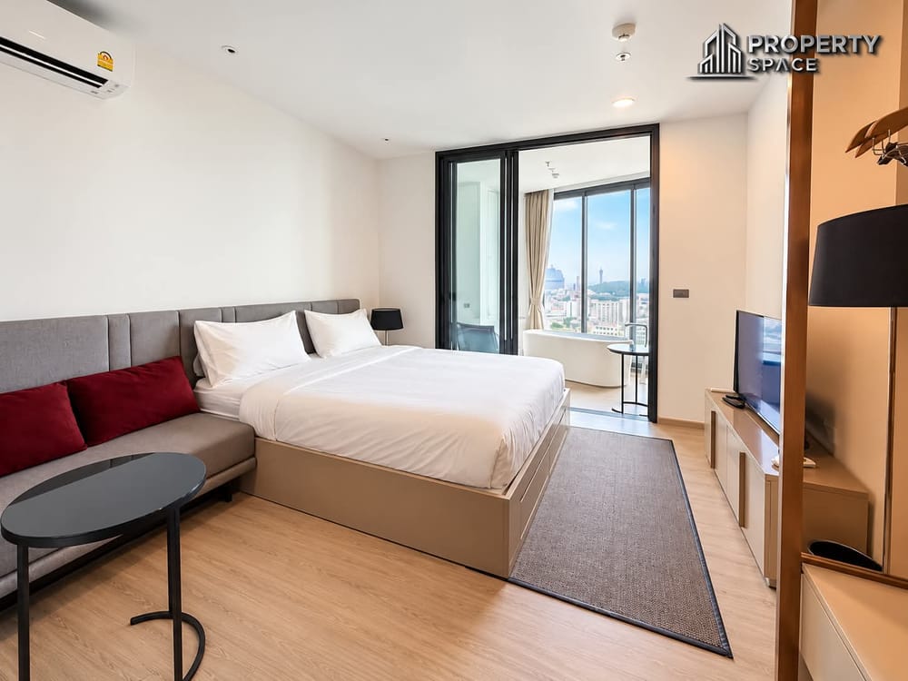 Luxury Sea View 1-Bedroom Condo for Sale in EDGE Central Pattaya Image 4