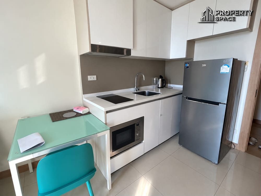Foreign Quota 1 Bedroom Direct Sea View Condo at The Riviera Jomtien For Sale Image 5