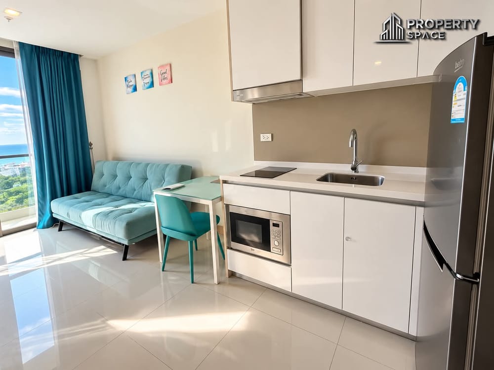 Foreign Quota 1 Bedroom Direct Sea View Condo at The Riviera Jomtien For Sale Image 4