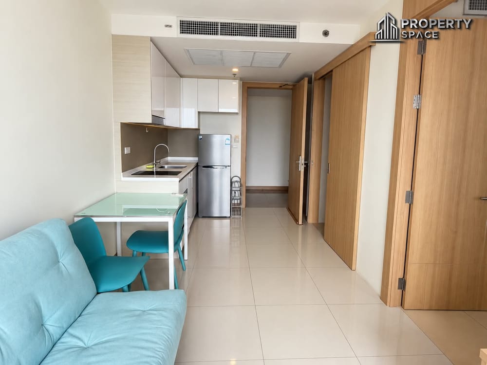 Foreign Quota 1 Bedroom Direct Sea View Condo at The Riviera Jomtien For Sale Image 6