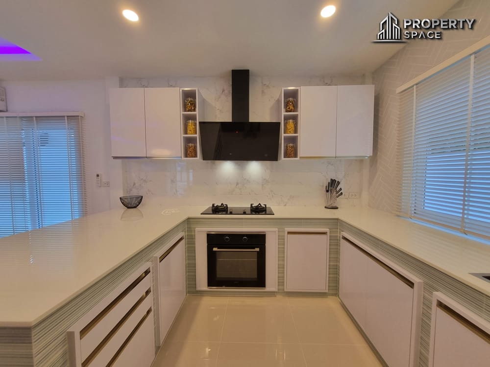 Modern Pool Villa 4 Bedroom near Jomtien Beach For Rent Image 15