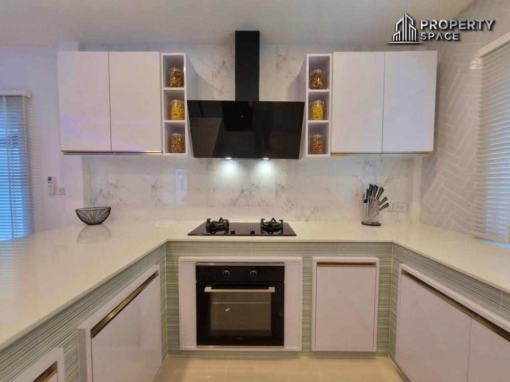 Modern Pool Villa 4 Bedroom near Jomtien Beach For Rent Image 16