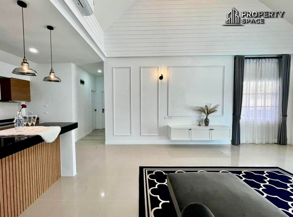 Modern 3 Bedroom East Pattaya Pool Villa For Sale Image 9