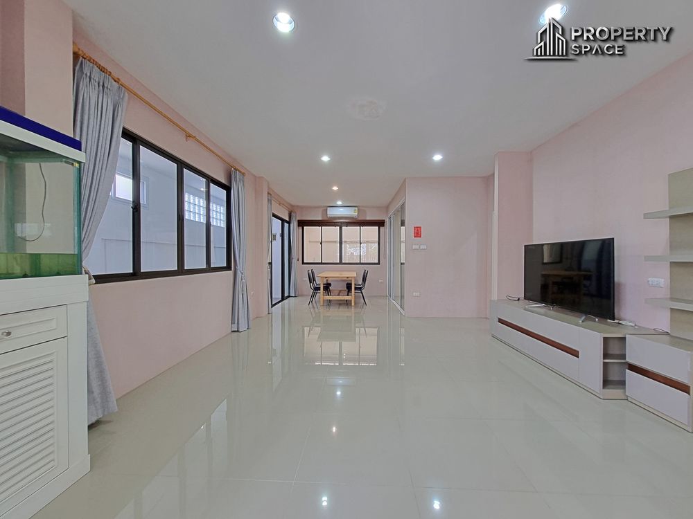 3 Bedroom Townhouse In The Delight Cozy Pattaya For Sale Image 3