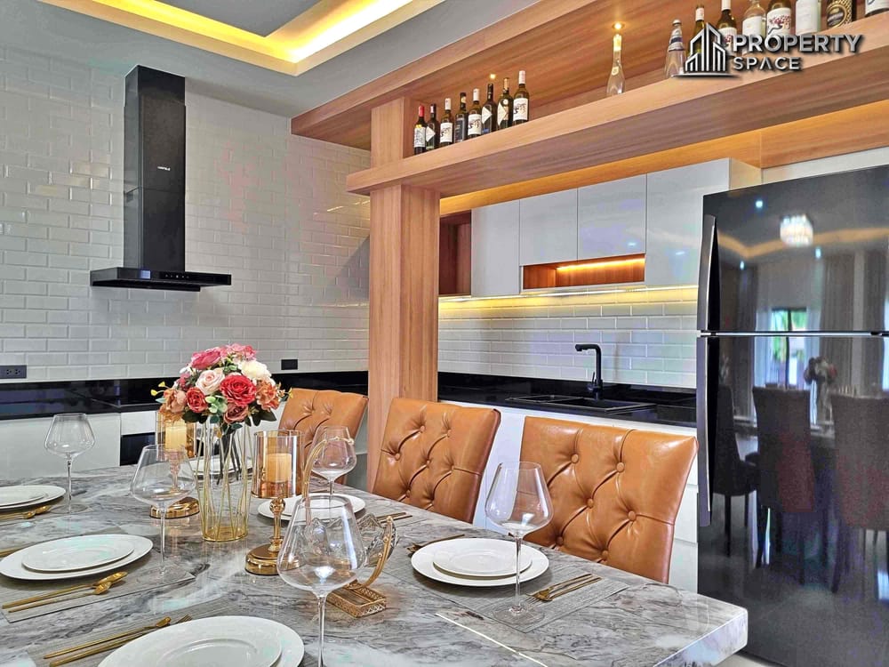 Modern 4 Bedroom Pool Villa In East Pattaya For Sale Image 10