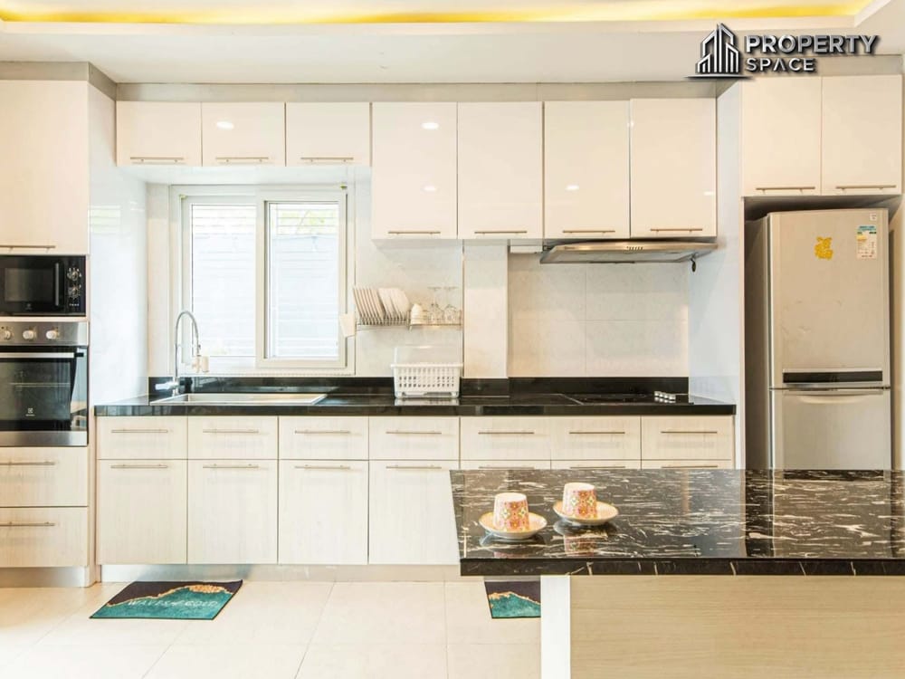 Modern 4 Bedroom Pool Villa In East Pattaya For Rent Image 6