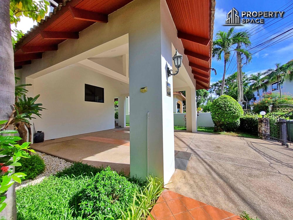 Luxury Spacious 5 Bedroom Pool Villa In East Pattaya For Sale Image 6