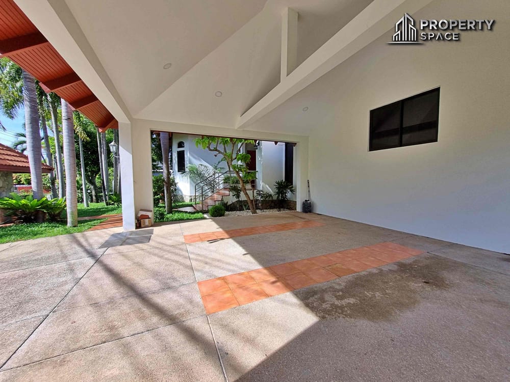 Luxury Spacious 5 Bedroom Pool Villa In East Pattaya For Sale Image 45