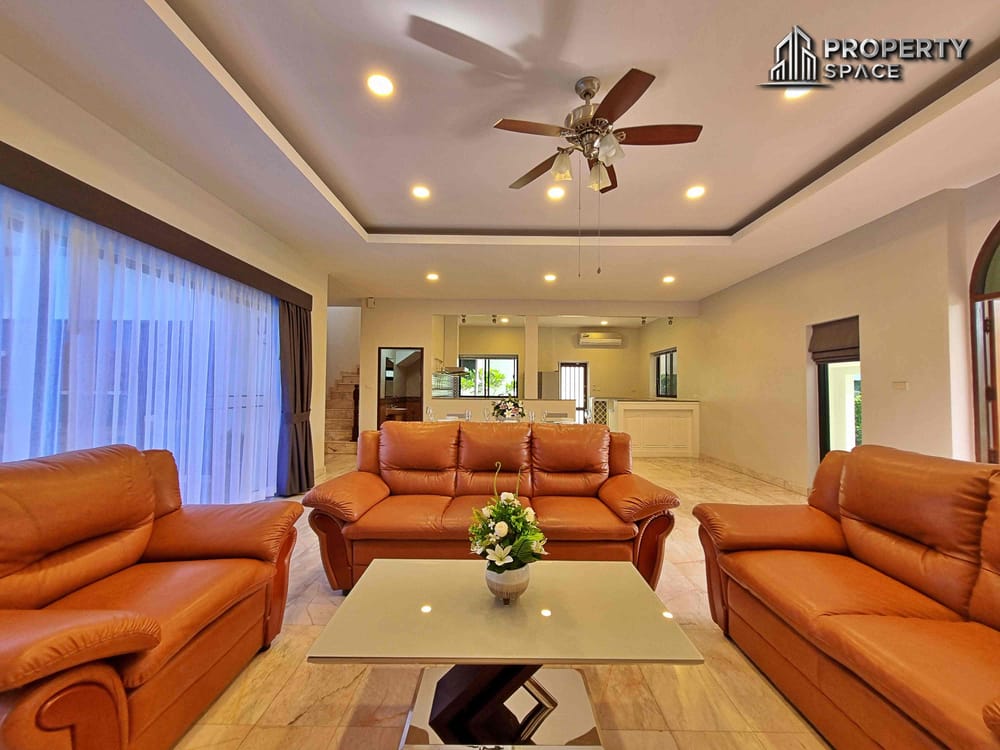 Luxury Spacious 5 Bedroom Pool Villa In East Pattaya For Sale Image 9