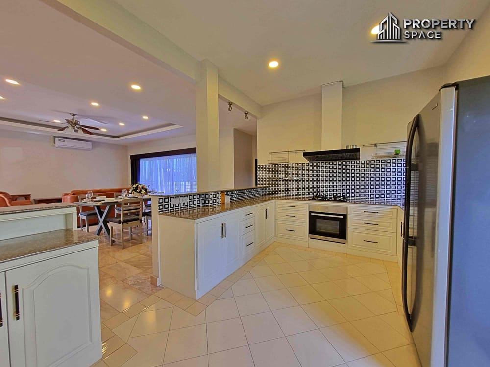 Luxury Spacious 5 Bedroom Pool Villa In East Pattaya For Sale Image 14