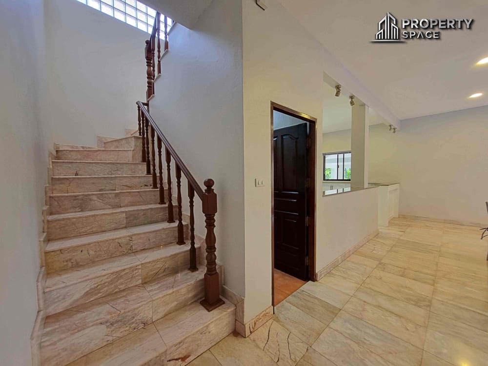 Luxury Spacious 5 Bedroom Pool Villa In East Pattaya For Sale Image 29