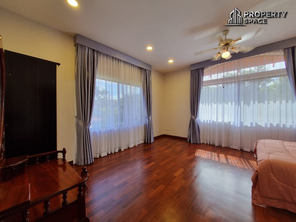 Luxury Spacious 5 Bedroom Pool Villa In East Pattaya For Sale Image 37