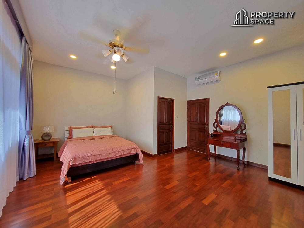 Luxury Spacious 5 Bedroom Pool Villa In East Pattaya For Sale Image 36