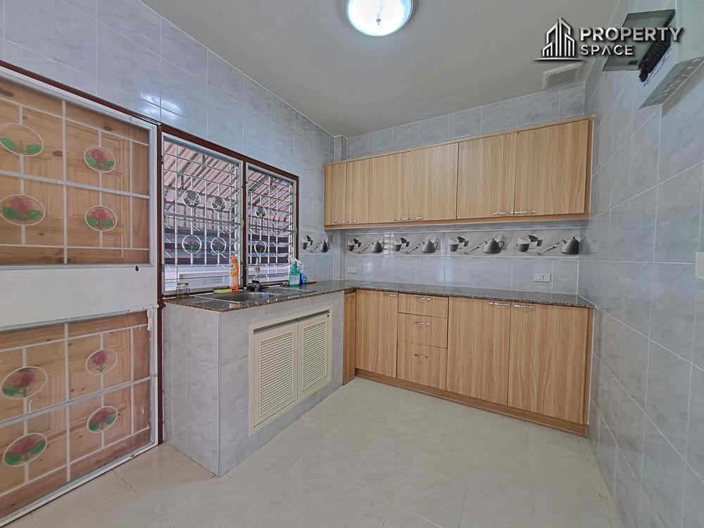 Modern 3 Bedroom Villa In Nong Pla Lai Pattaya For Rent Image 10