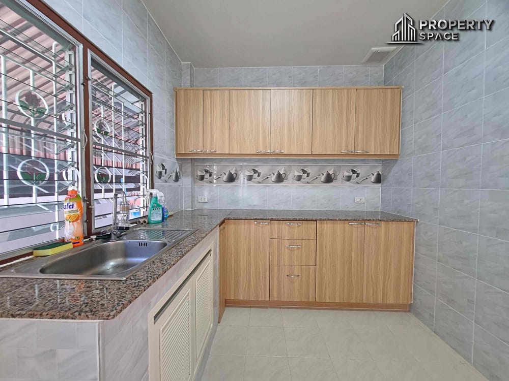 Modern 3 Bedroom Villa In Nong Pla Lai Pattaya For Rent Image 11