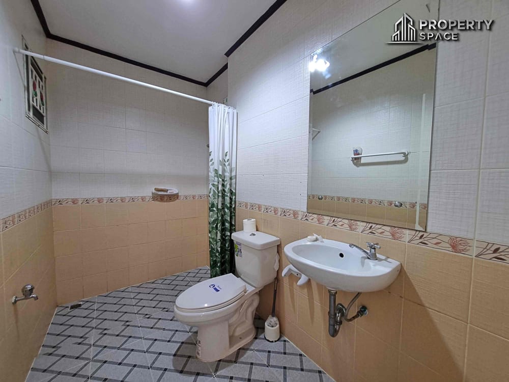 Modern 3 Bedroom Villa In Nong Pla Lai Pattaya For Rent Image 15