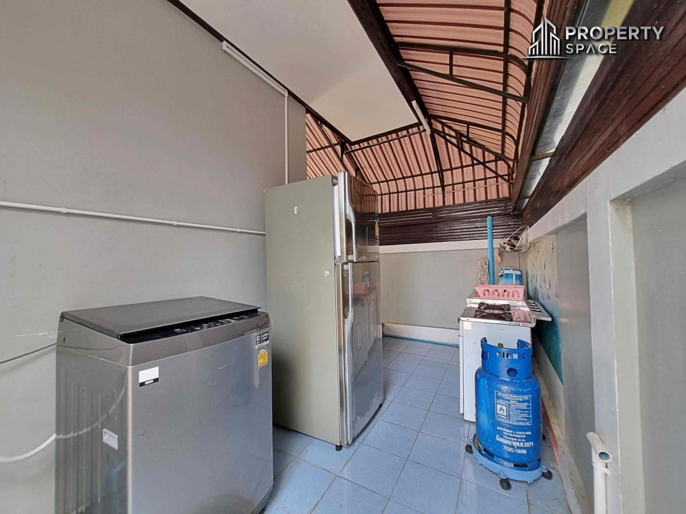Modern 3 Bedroom Villa In Nong Pla Lai Pattaya For Rent Image 13