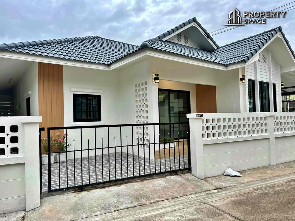 Minimal 3 Bedroom House In Nong Pla Lai Pattaya For Sale Image 1