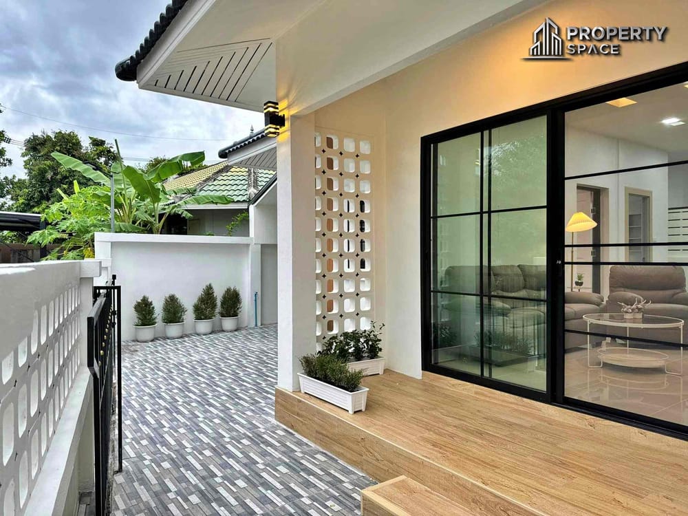 Minimal 3 Bedroom House In Nong Pla Lai Pattaya For Sale Image 5