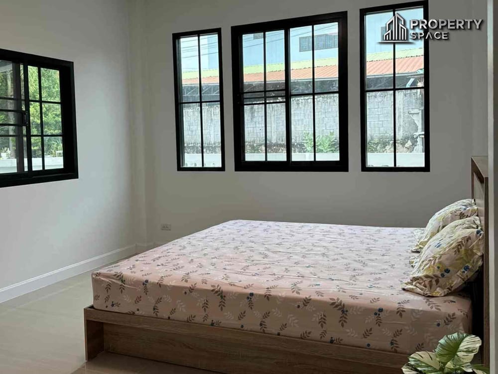 Minimal 3 Bedroom House In Nong Pla Lai Pattaya For Sale Image 10