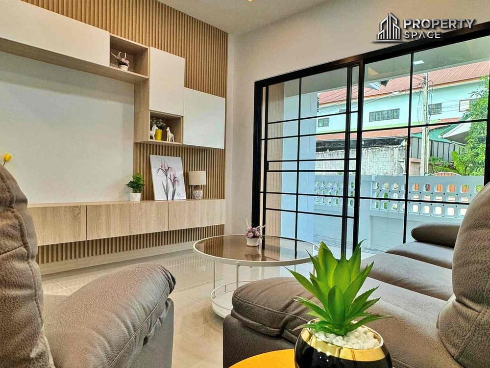 Minimal 3 Bedroom House In Nong Pla Lai Pattaya For Sale Image 7