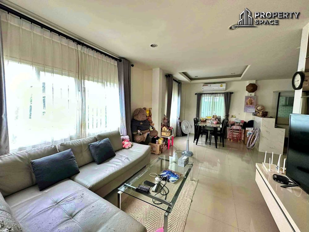 Modern 3 Bedroom Villa In East Pattaya For Sale Image 6