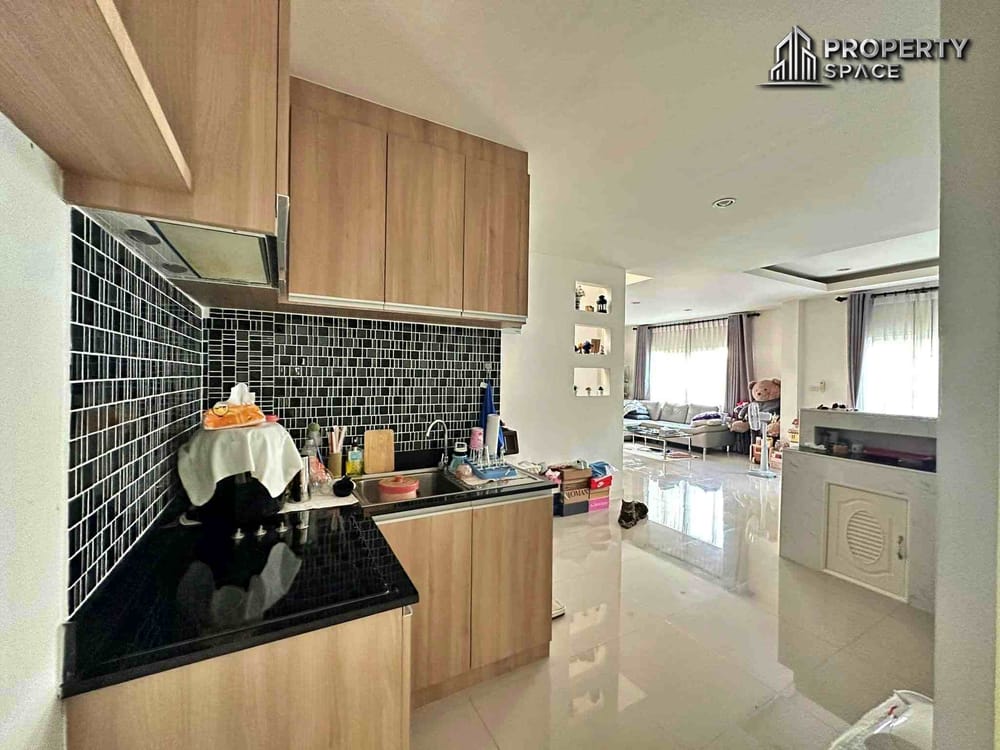 Modern 3 Bedroom Villa In East Pattaya For Sale Image 7