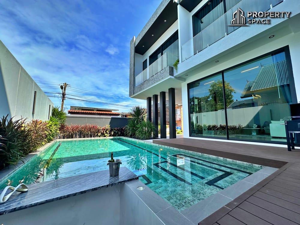 Luxury Modern 5 Bedroom Pool Villa In Prime Location Pattaya For Sale Image 1