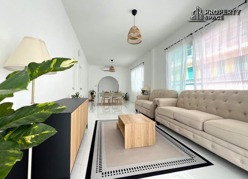 Modern 3 Bedroom House In South Pattaya For Sale Image 1