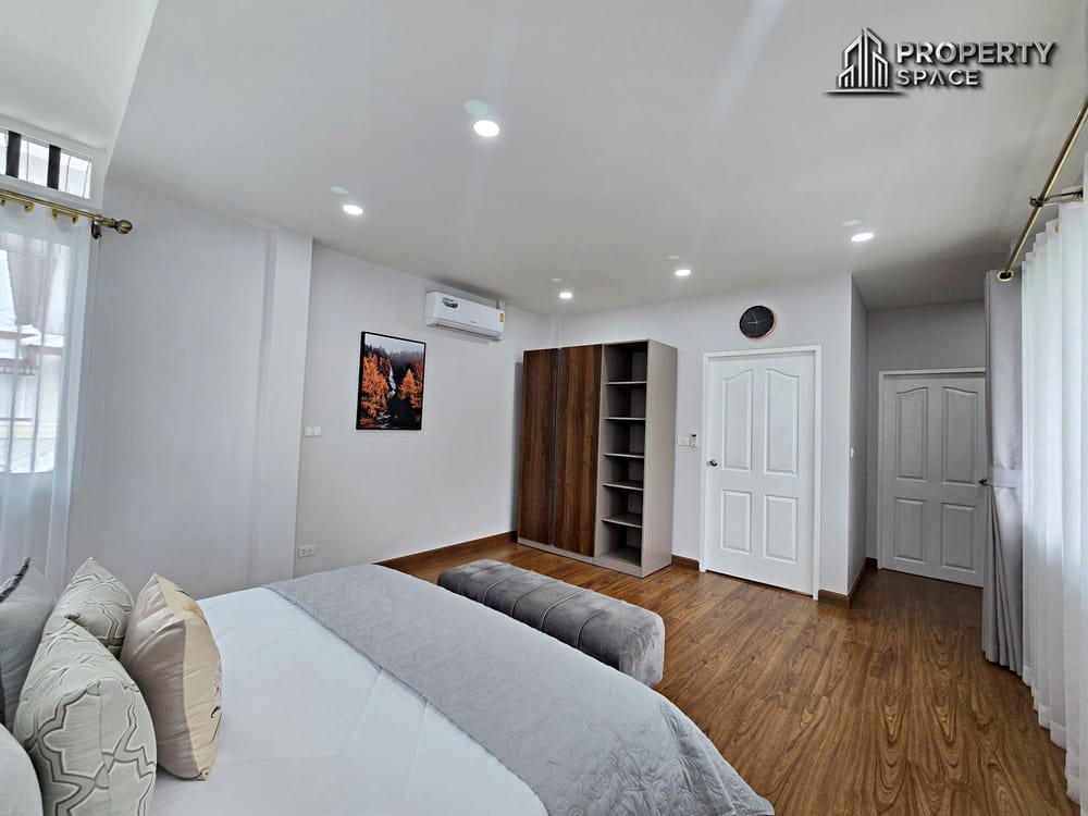 Modern Luxury 4 Bedroom Villa In Khao Talo Pattaya For Rent Image 24