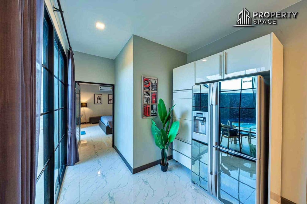 5 Bedroom Luxury Modern Pool Villa In South Pattaya For Rent Image 9