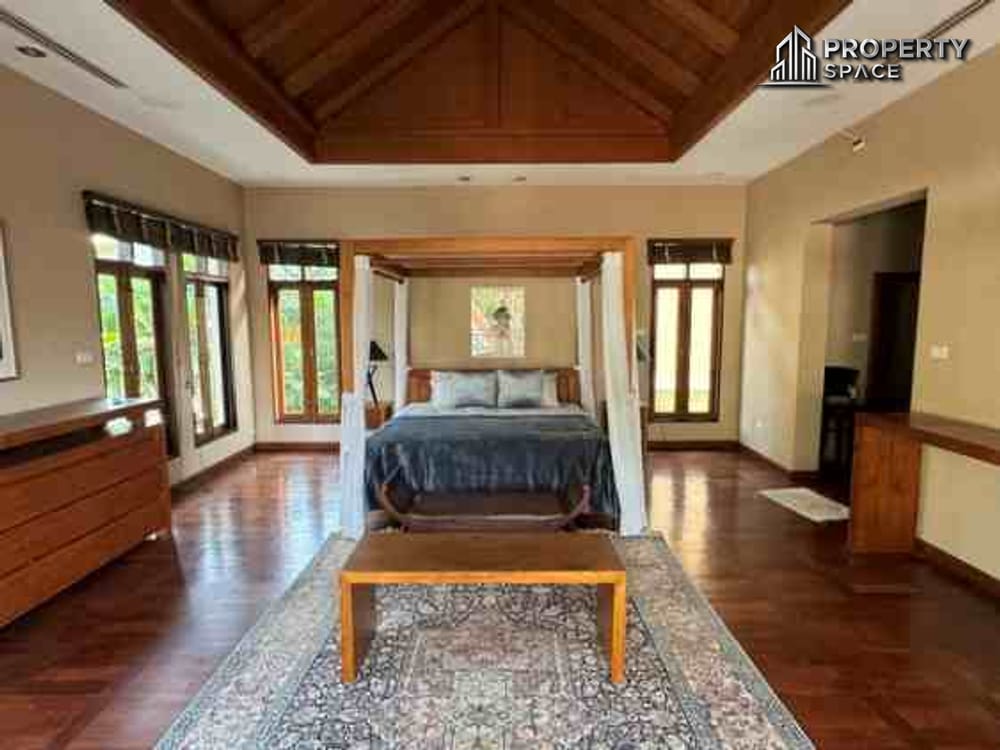  4 Bedroom Pool Villa In View Talay Marina Na Jomtien For Sale Image 17