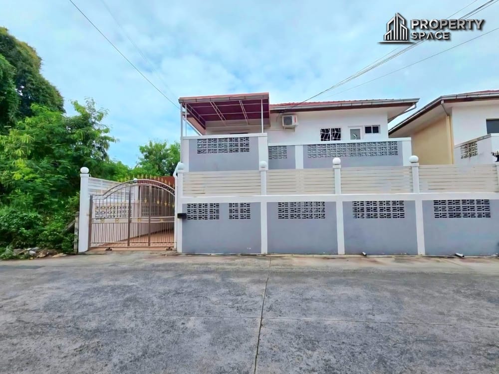 Pet Friendly 3 Bedroom House In Central Pattaya For Rent Image 1
