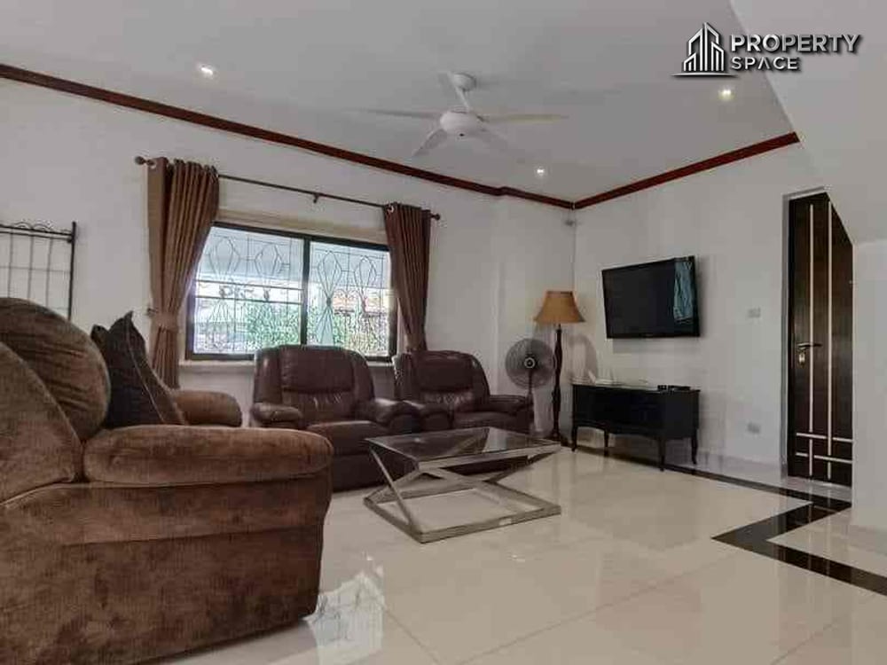 4 Bedroom House In Royal Park Village Jomtien For Rent Image 6