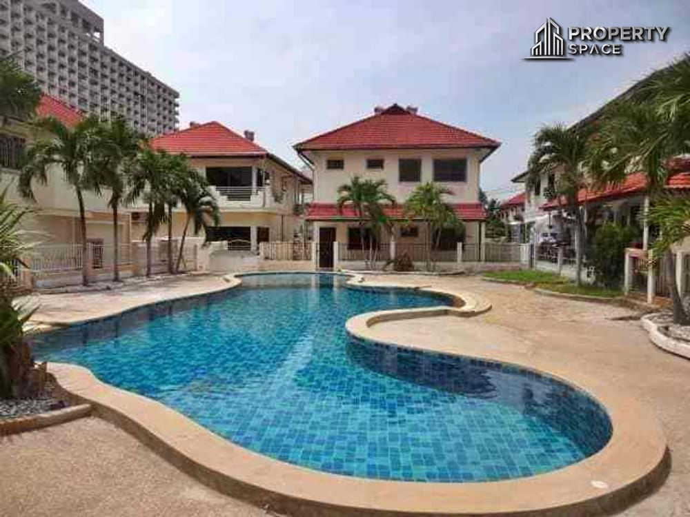 4 Bedroom House In Royal Park Village Jomtien For Rent Image 1