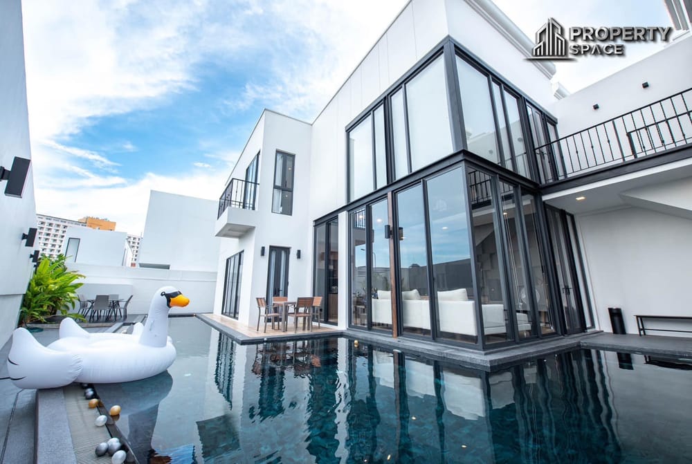 Luxurious Modern 4 Bedroom Pool Villa In Jomtien Beach For Rent  Image 3